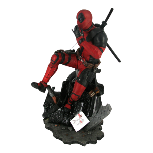 Gallery Diamond Marvel PVC Deadpool statue Walmart Exclusive (Pre-Owned)